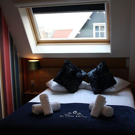 Hotel West Inn Hippolytushoef Bagian luar foto