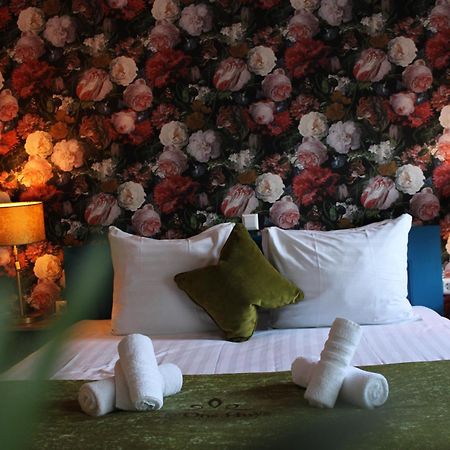 Hotel West Inn Hippolytushoef Bagian luar foto