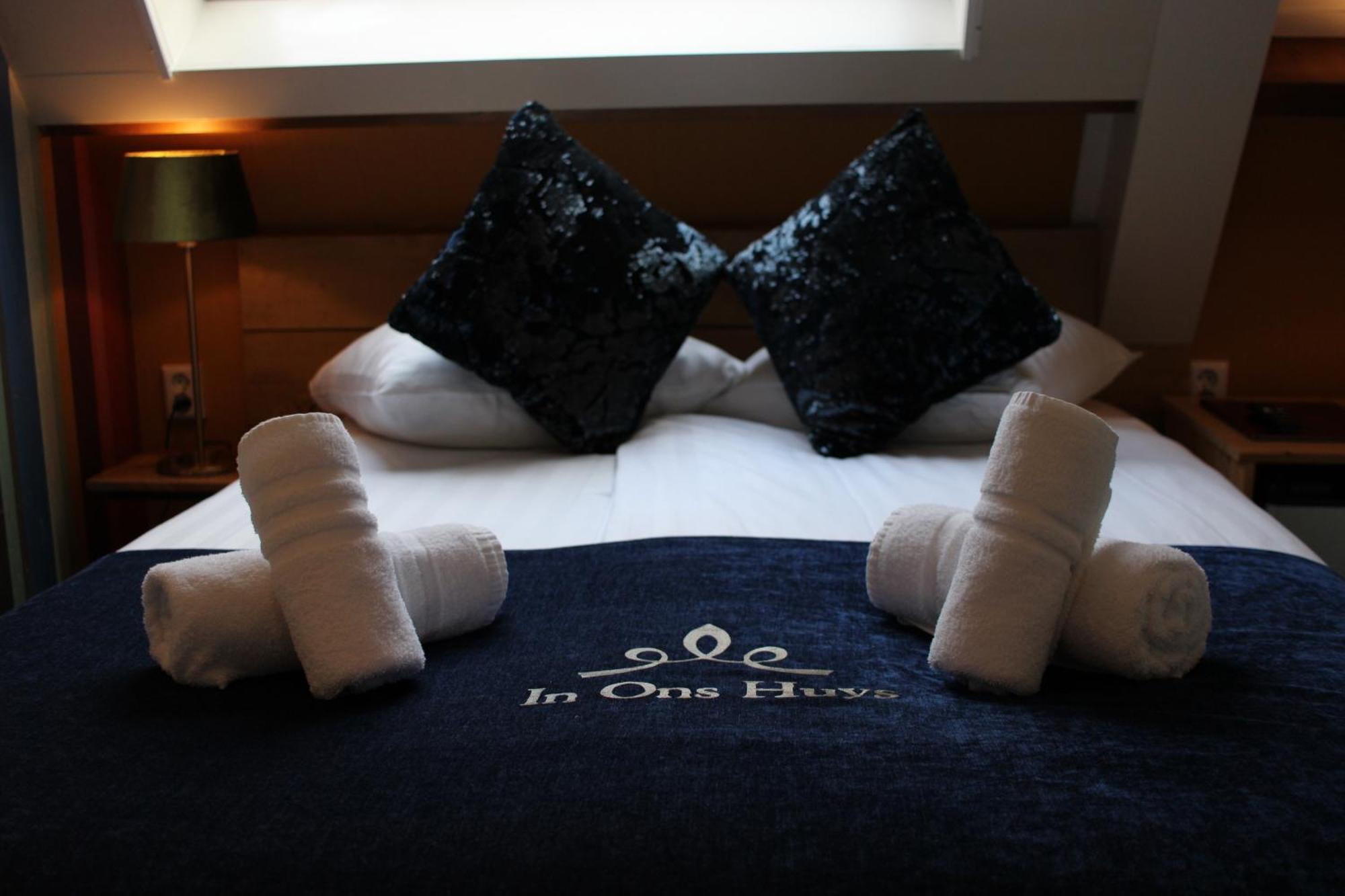 Hotel West Inn Hippolytushoef Bagian luar foto