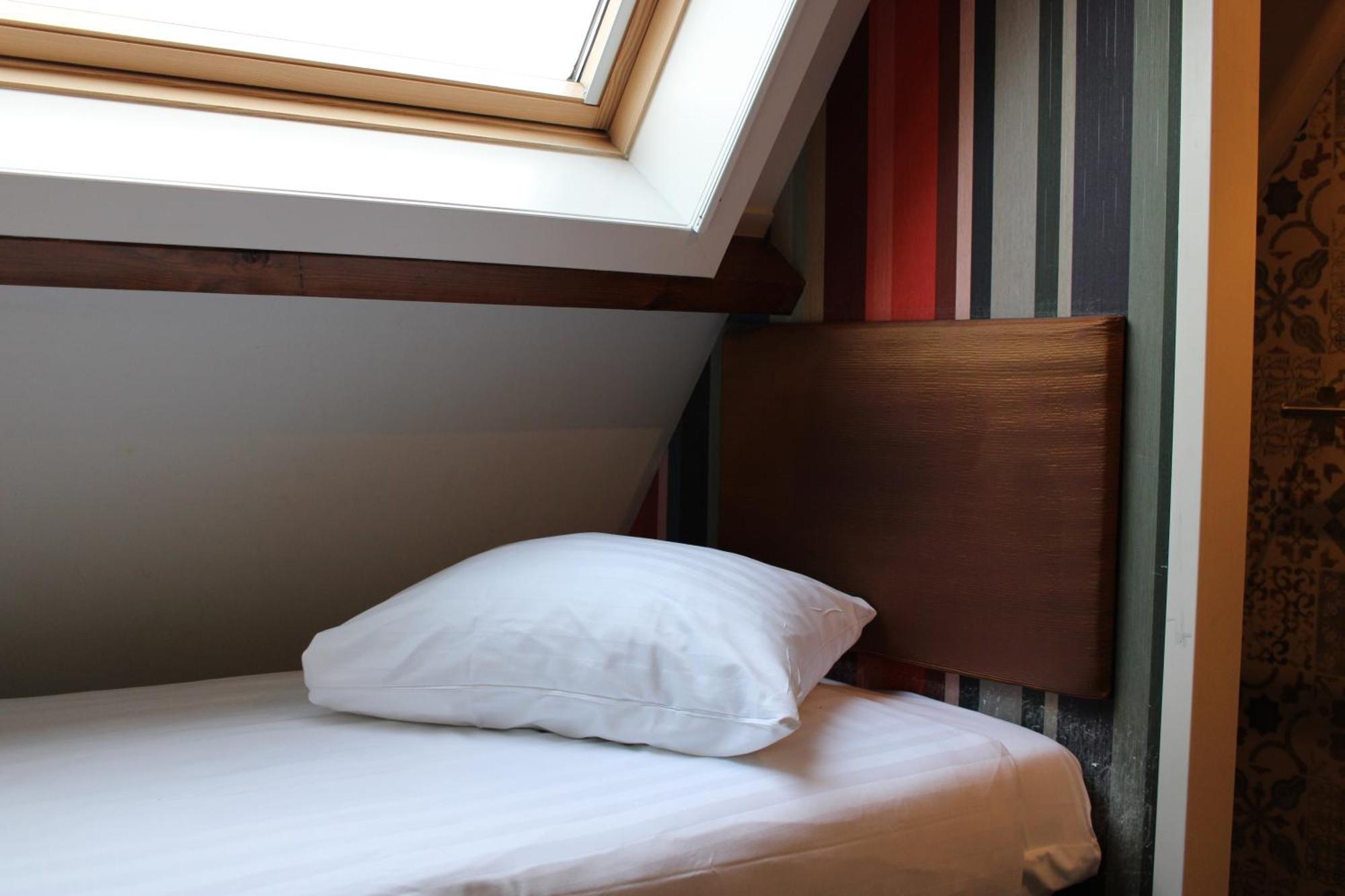 Hotel West Inn Hippolytushoef Bagian luar foto