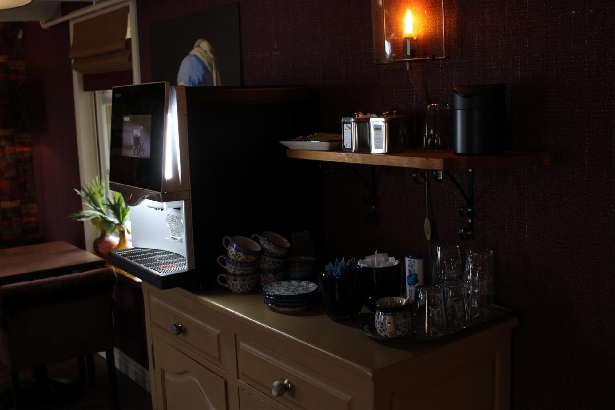 Hotel West Inn Hippolytushoef Bagian luar foto