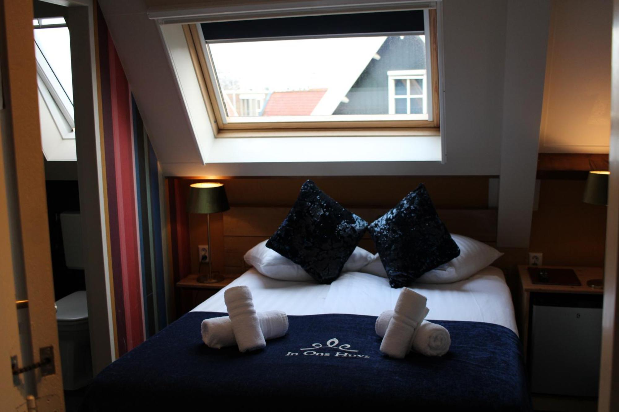 Hotel West Inn Hippolytushoef Bagian luar foto