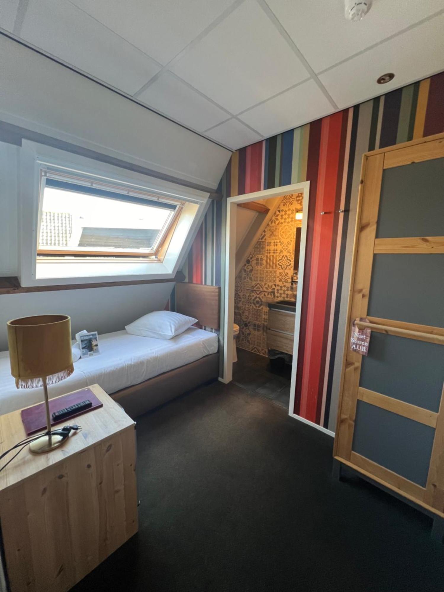 Hotel West Inn Hippolytushoef Bagian luar foto